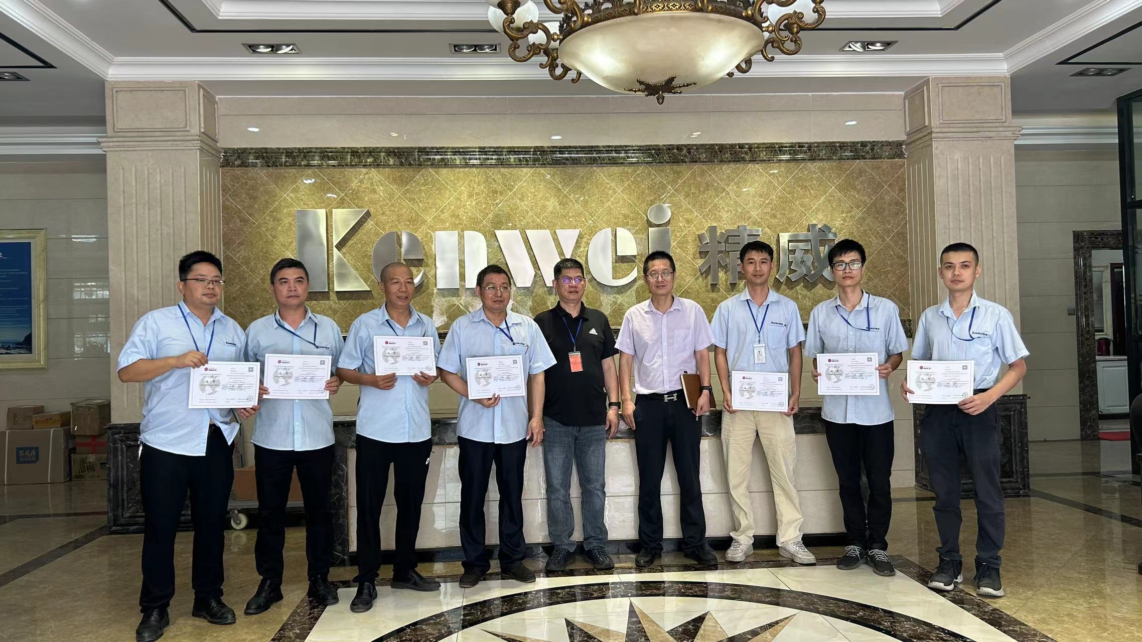 202403071709792523548538.jpg 內(nèi)審員發(fā)證合照.jpg